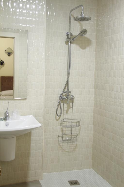 Отель Hostal Flor De Lis- Lojo Кониль-де-ла-Фронтера Экстерьер фото